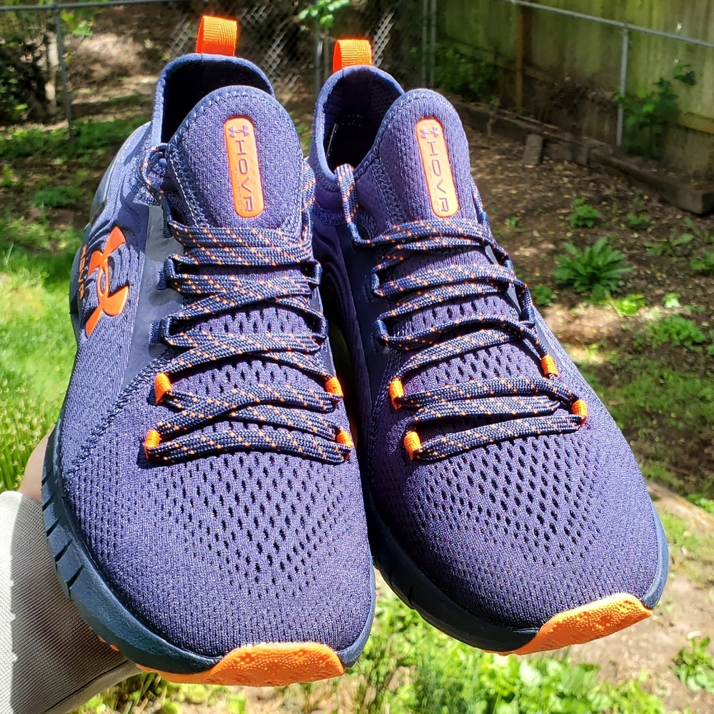 New Men's Under Armour Phantom - Picture 2 of 5